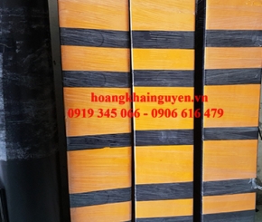 Đệm cao su chống va hóc môn